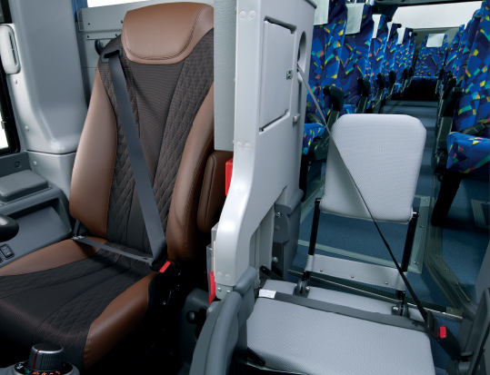 ELR3点式シートベルト（運転席、ガイド席）