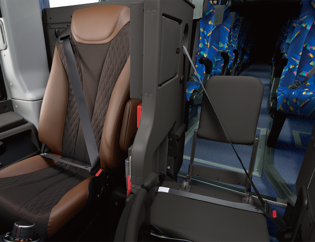 ELR3点式シートベルト(運転席、ガイド席)