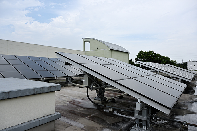 太陽光パネルの設置など、設備面でのCO2排出量削減に取り組んできた