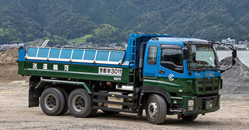 大型トラック ギガ（ダンプ車）