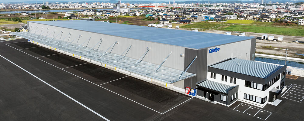 昨年10月に完成した本社新社屋・第4物流センター(岡山市)